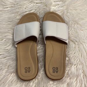 ABEO Sandals size 9.5 BNWOT see all pictures white color adjustable sandals